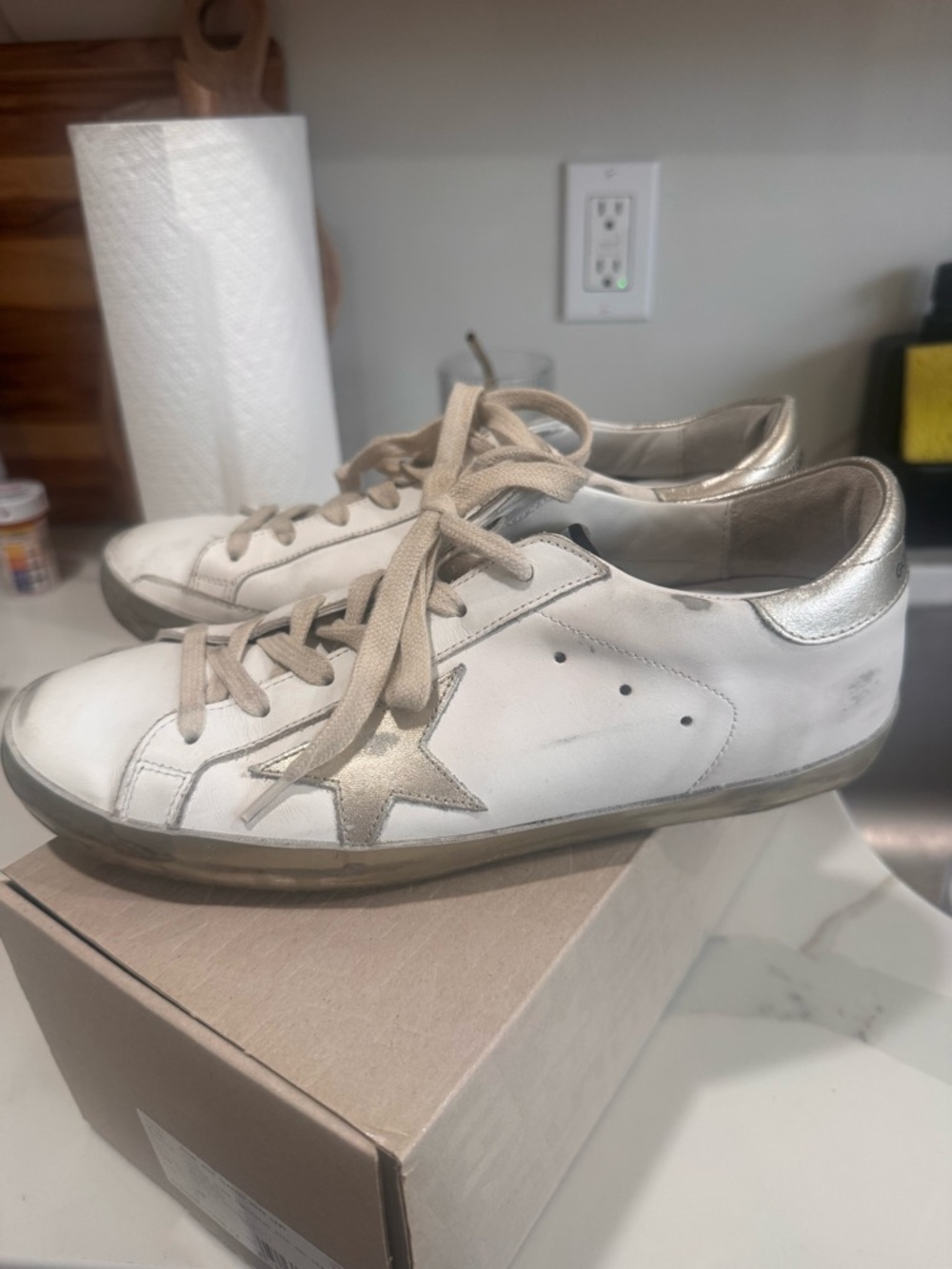 Golden Goose White and Gold Super-Star Classic Sneakers - Picture 2 of 5